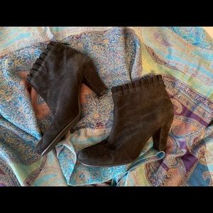 AEROSOLE Suede Heels